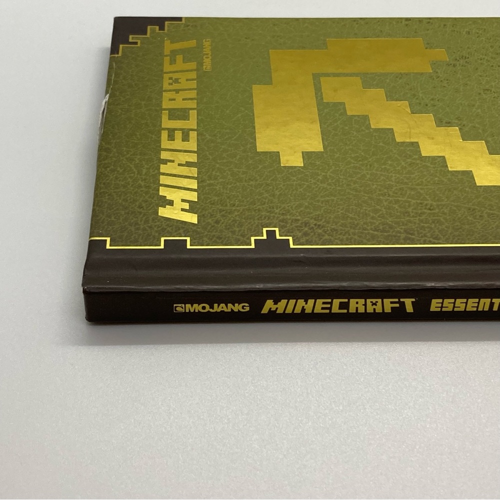 MINECRAFT Essential Handbook - Picture 4 of 8